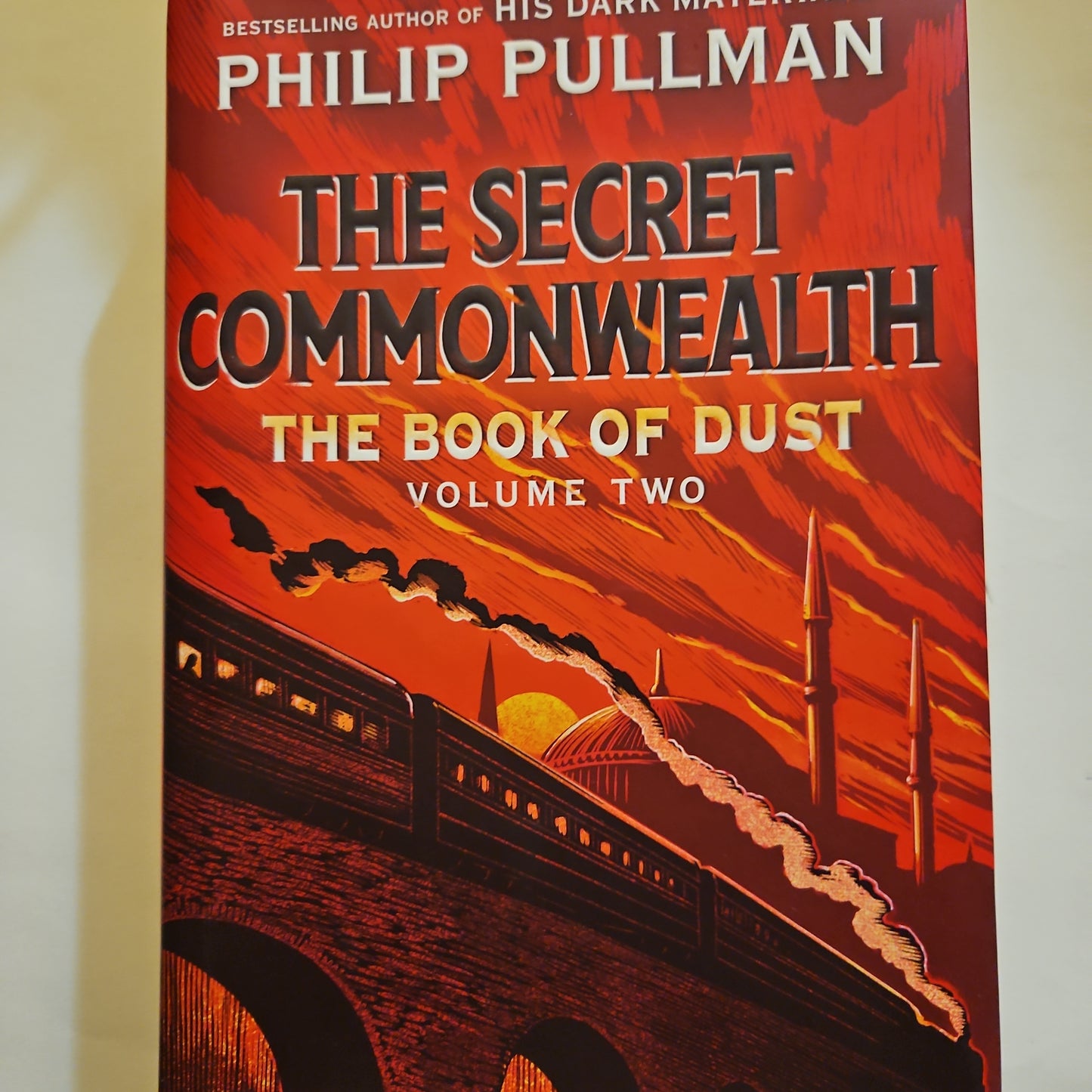 The Secrer Commonwealth- The Book of Dust Volume 2