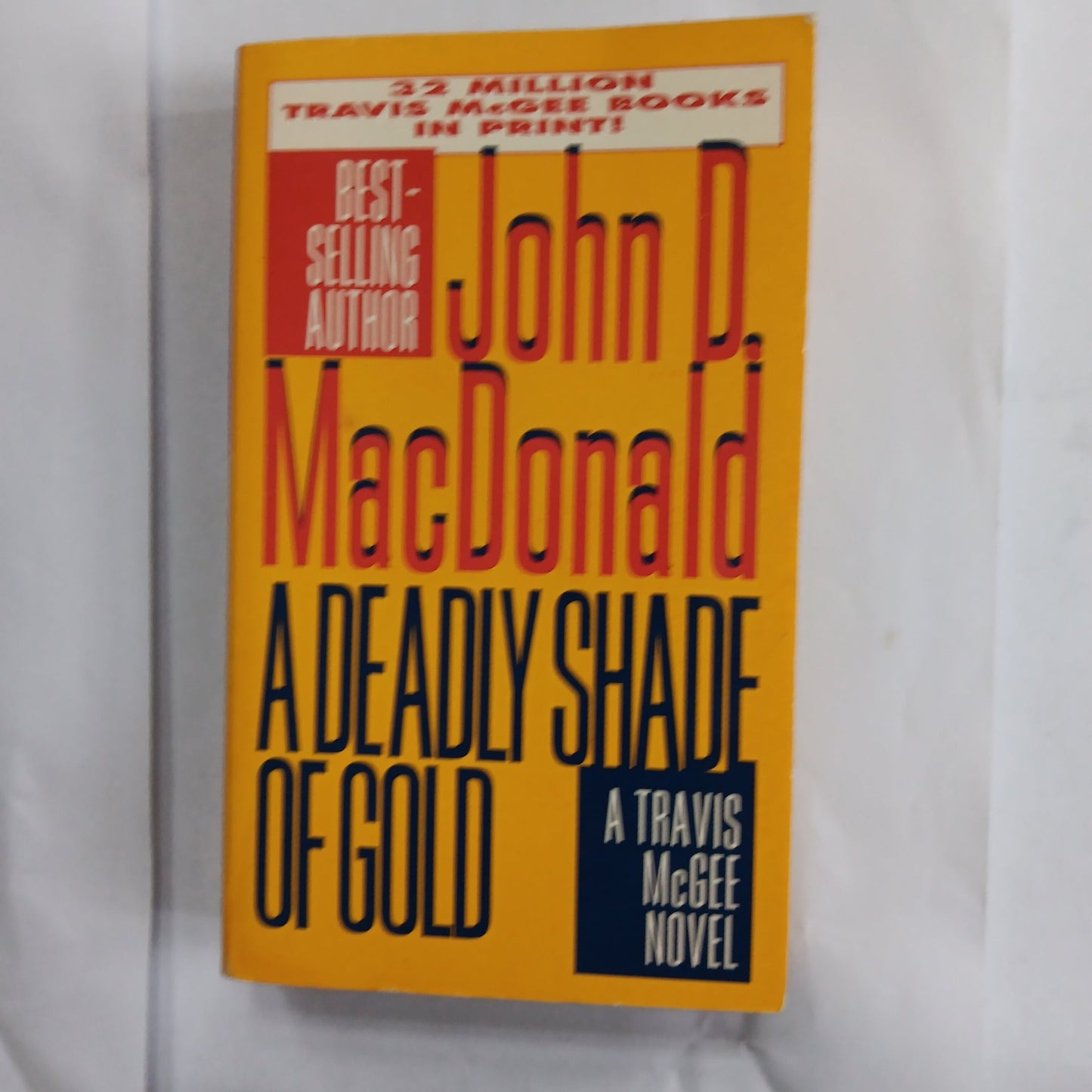 A Deadly Shade of Gold - [ash-ling] Booksellers