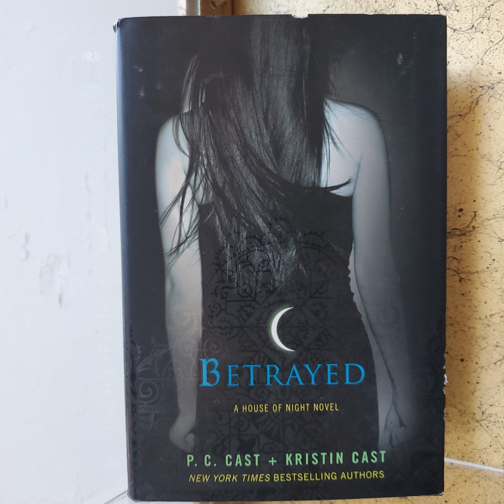 Betrayed - [ash-ling] Booksellers