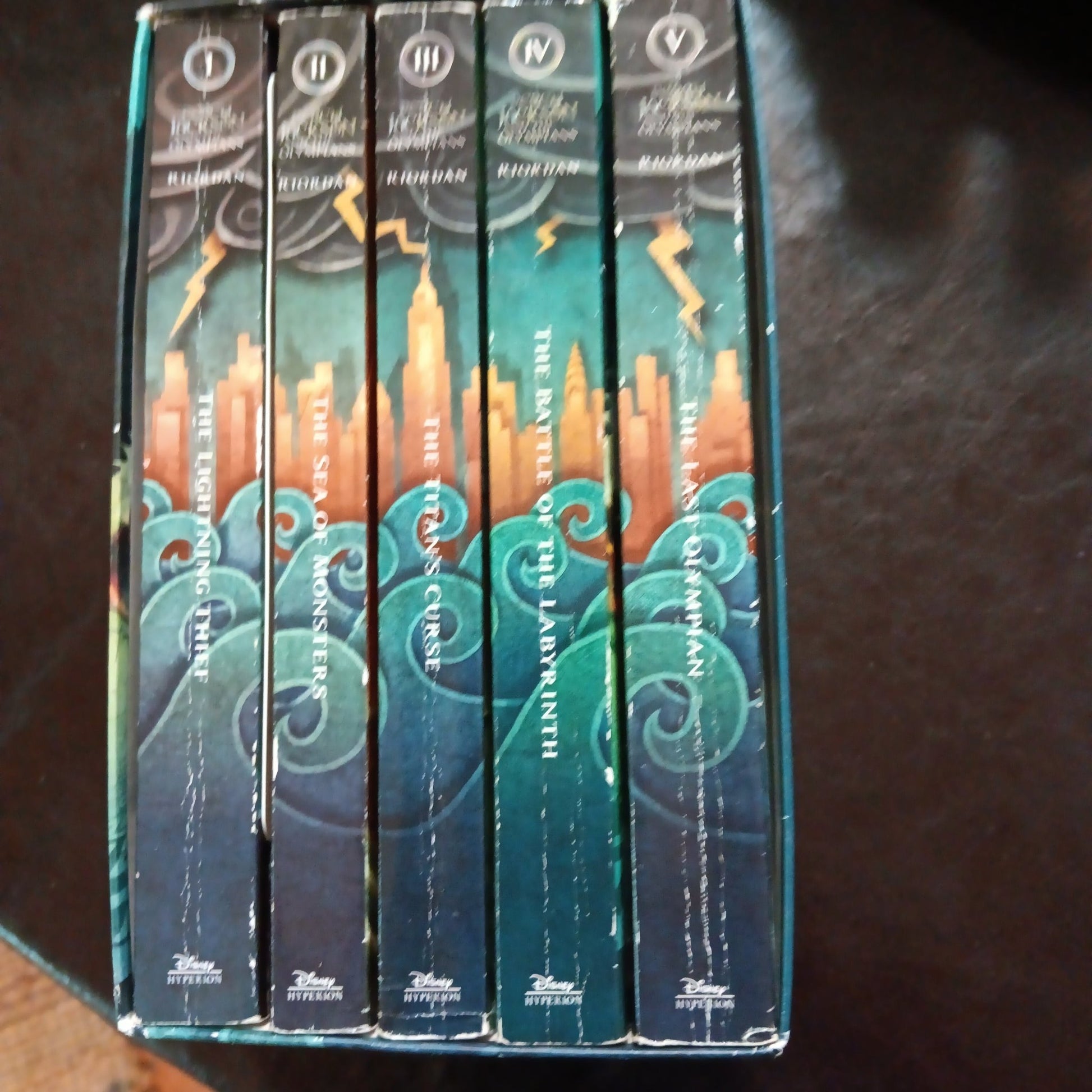 Box set Percy Jackson 1-5 - [ash-ling] Booksellers