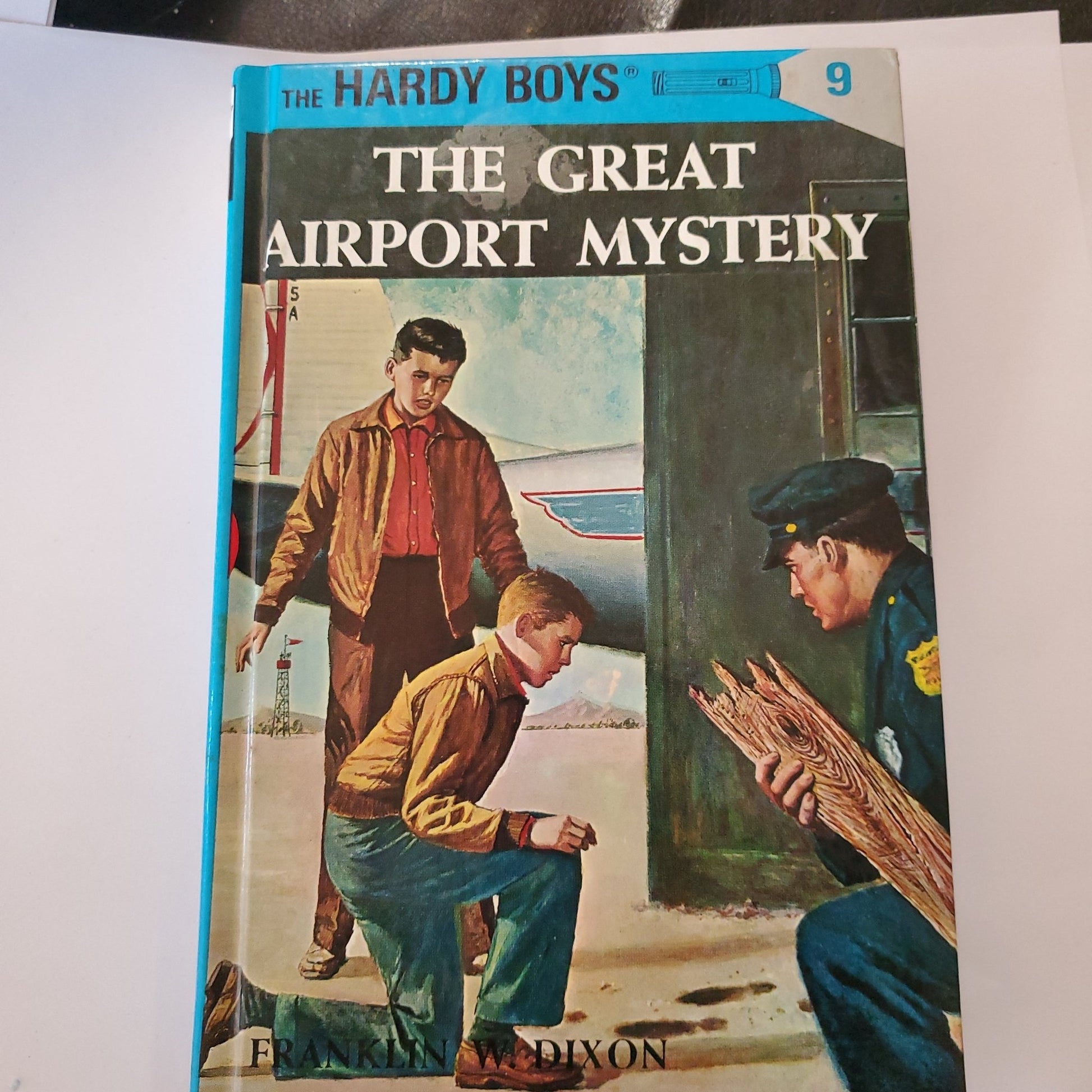 The Great Airport Mystery - [ash-ling] Booksellers