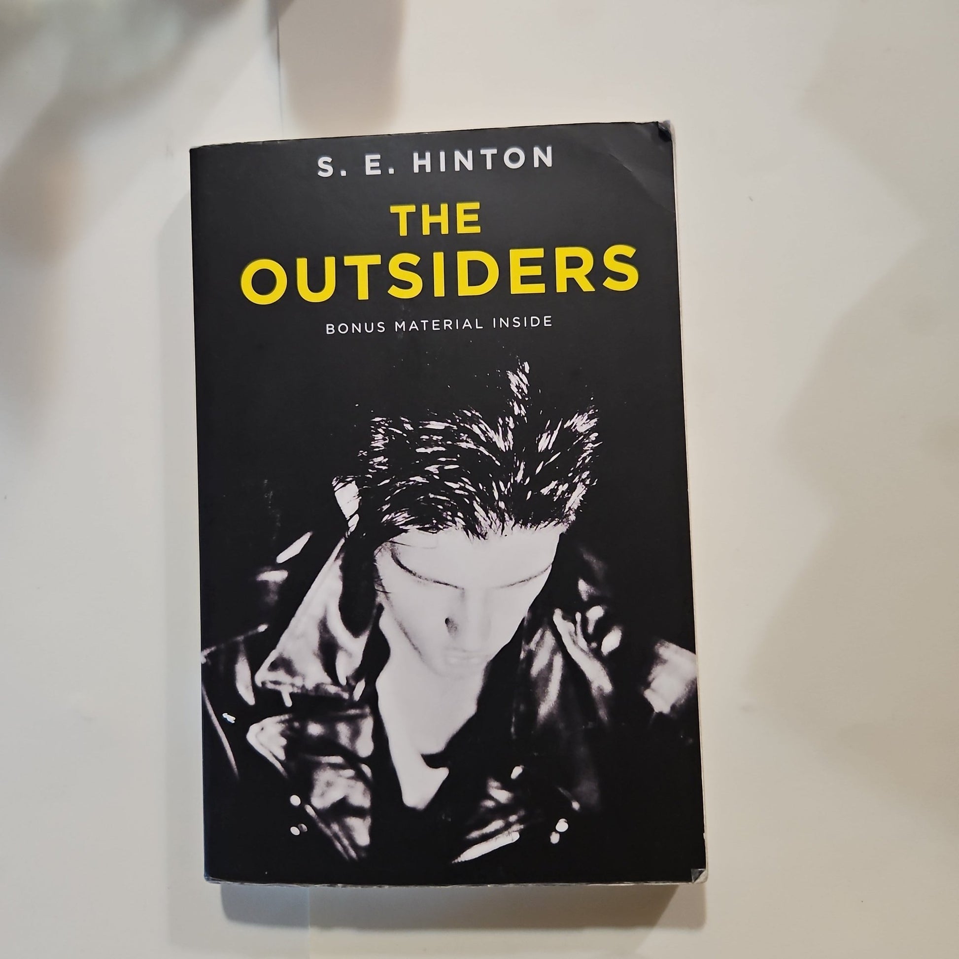 The Outsiders - [ash-ling] Booksellers