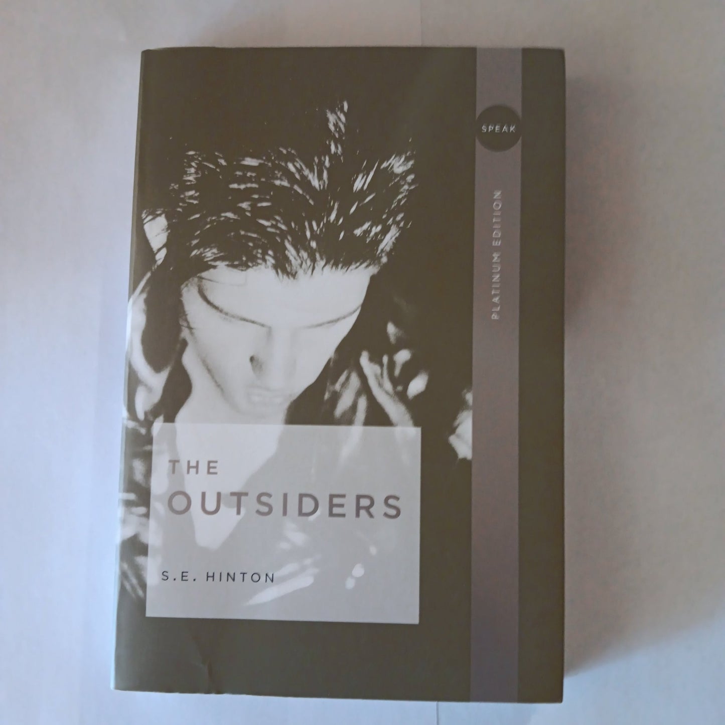 The Outsiders - [ash-ling] Booksellers