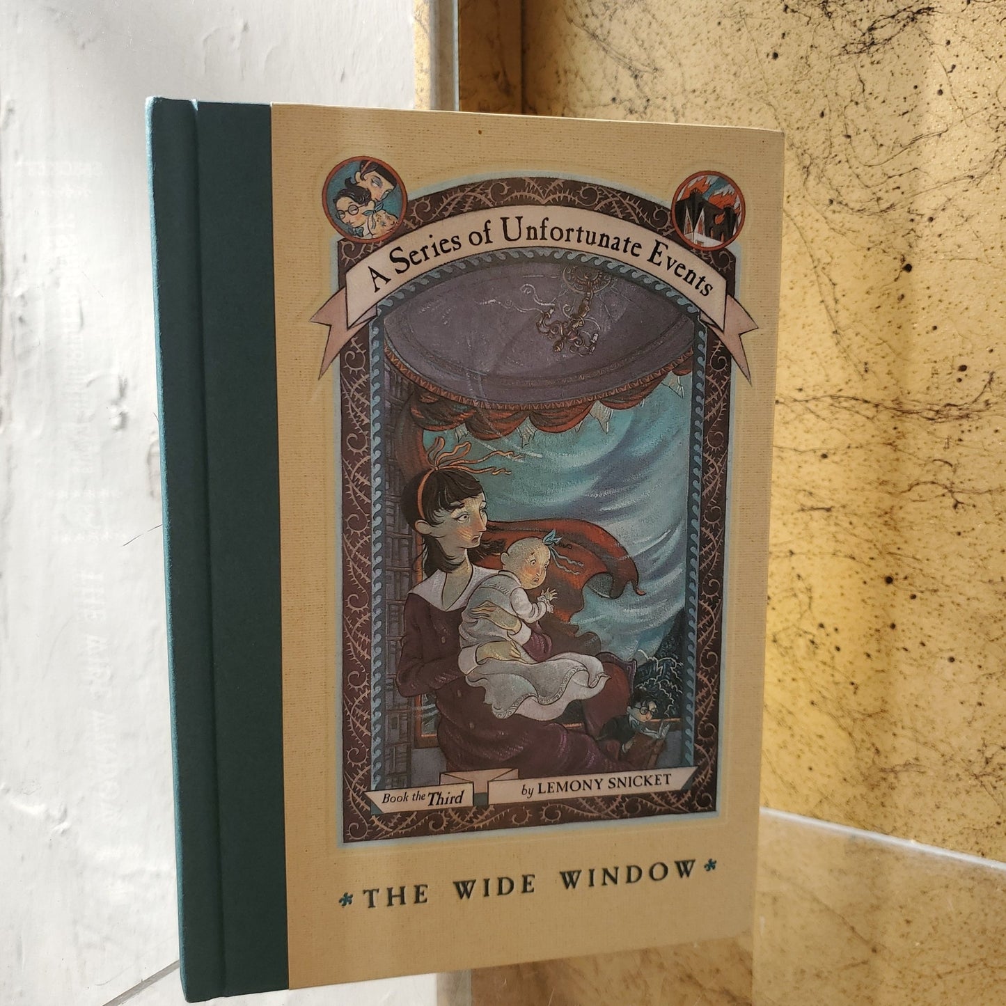 The Wide Window - [ash-ling] Booksellers